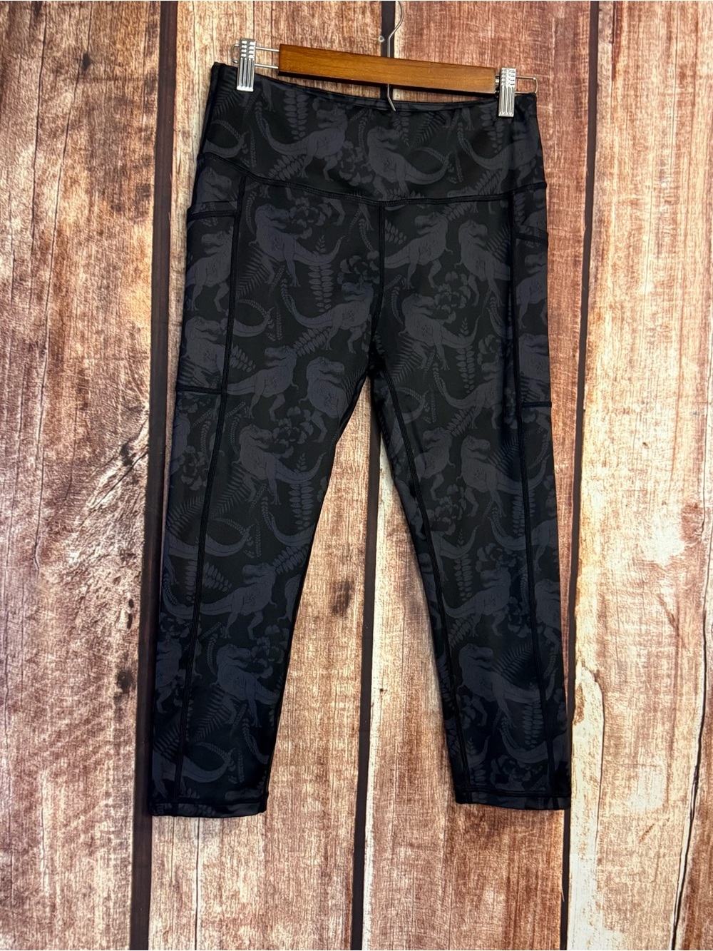 CVG t flex NWOT Capri Leggings